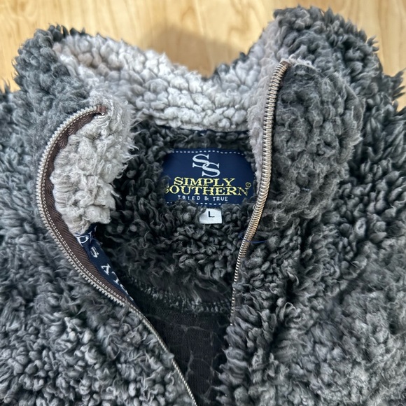 Simply Southern Heathered
Quarter Zip Sherpa Pullover in Phantom Grey Size Small - Picture 7 of 13